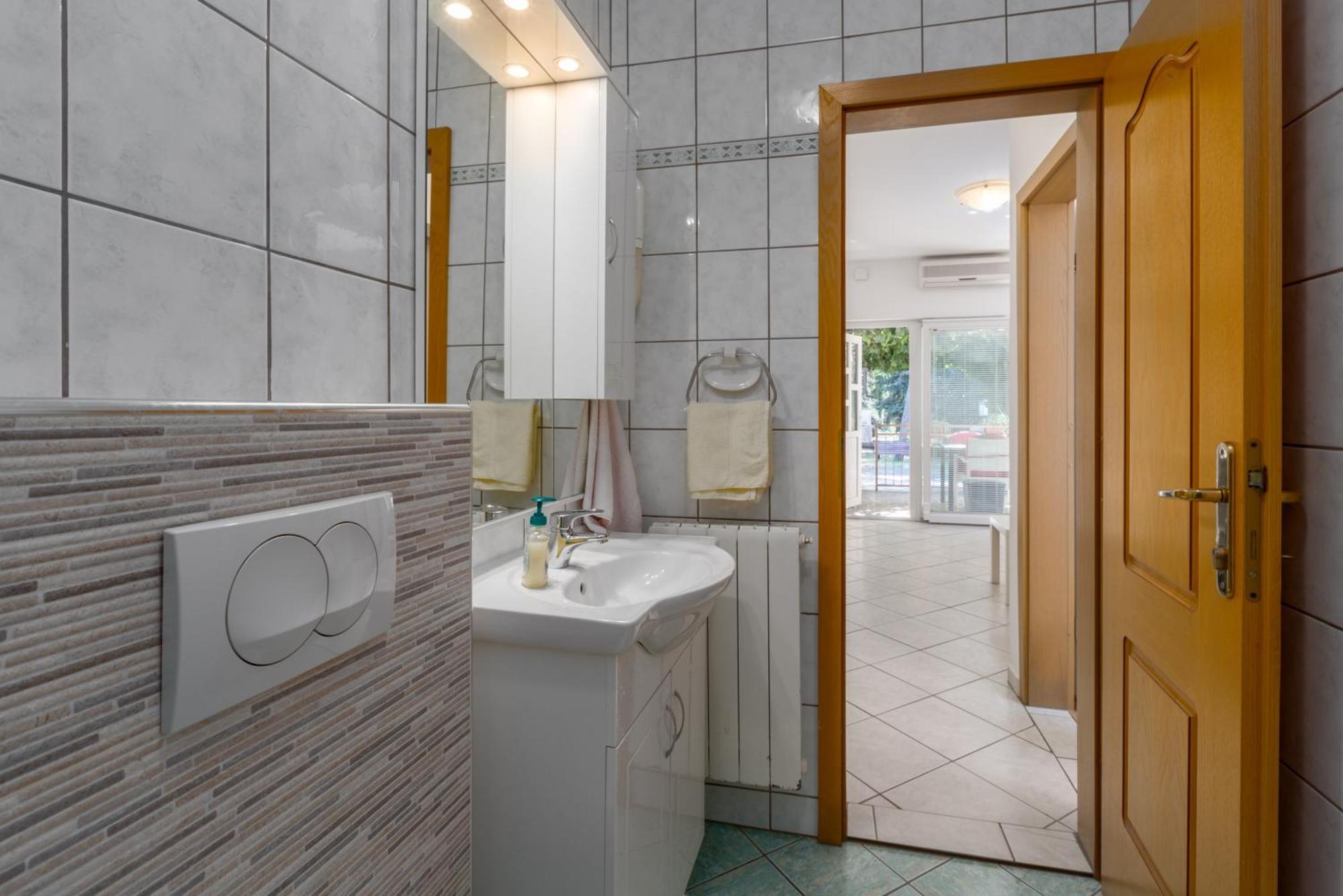 Apartment With A Parking Space - 2216 Poreč
