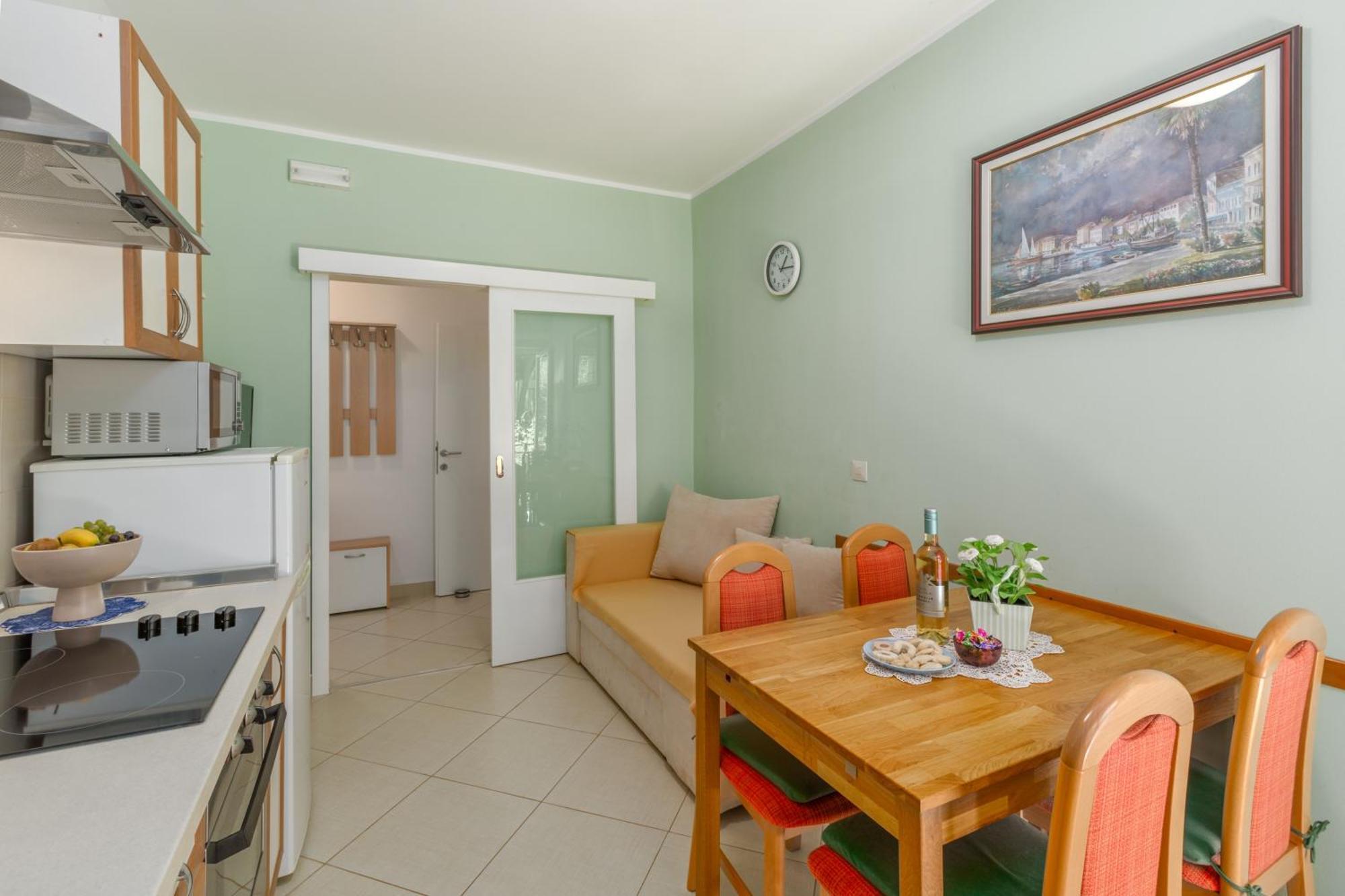 Apartment With A Parking Space - 2216 Poreč